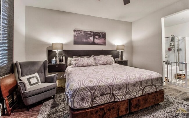 Building Photo - 5900 Warren Ridge Dr