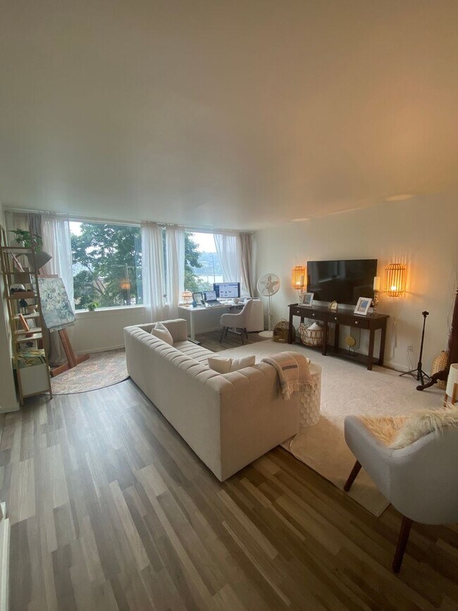 Interior Photo - Villa Capri at Eastlake, Seattle