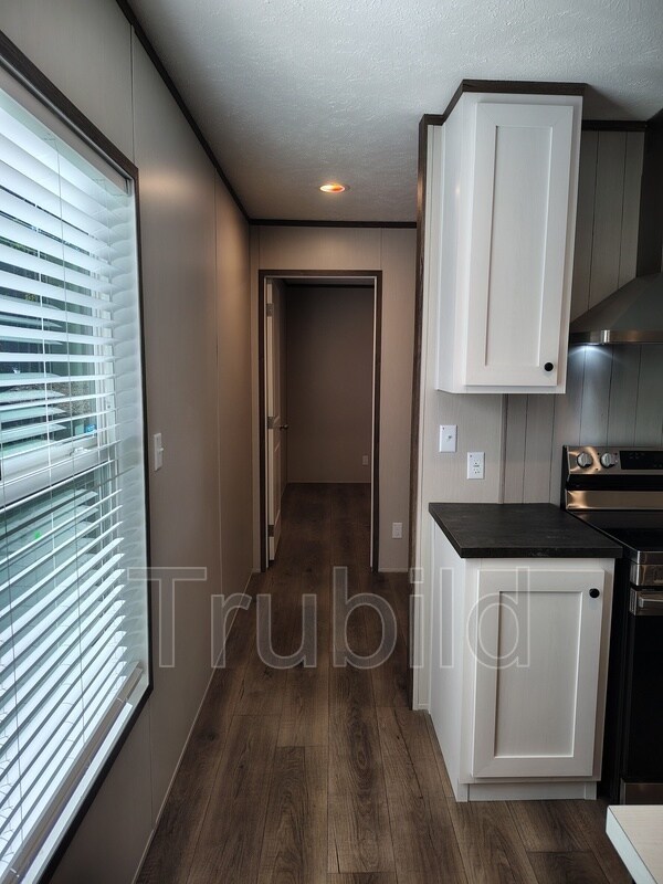Building Photo - 4 Poole Cir