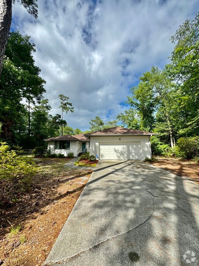 Building Photo - 303 Long Leaf Dr