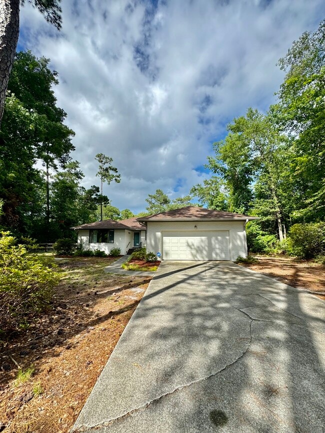 Primary Photo - 303 Long Leaf Dr