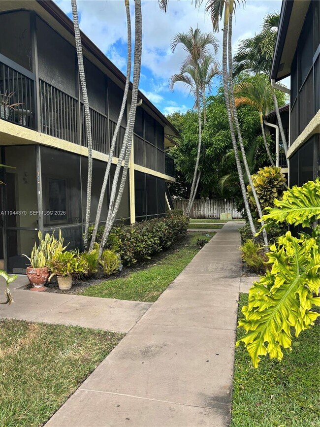 Building Photo - 10023 Winding Lake Rd