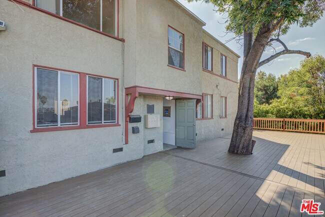 Primary Photo - 2710 Bellevue Ave