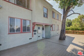 Building Photo - 2710 Bellevue Ave