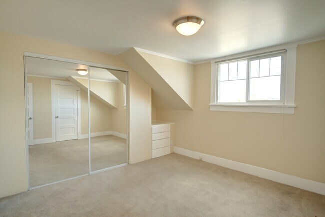 Building Photo - 502 NE 72nd St