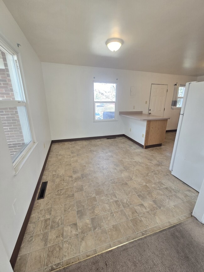 Building Photo - 3820 Meadow Ln