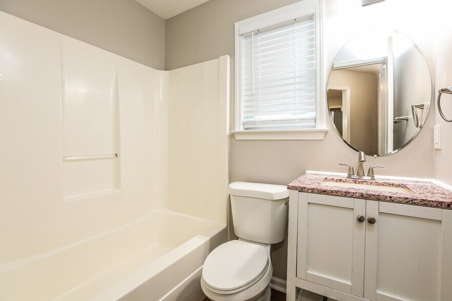 Building Photo - 116 Arborwood Way