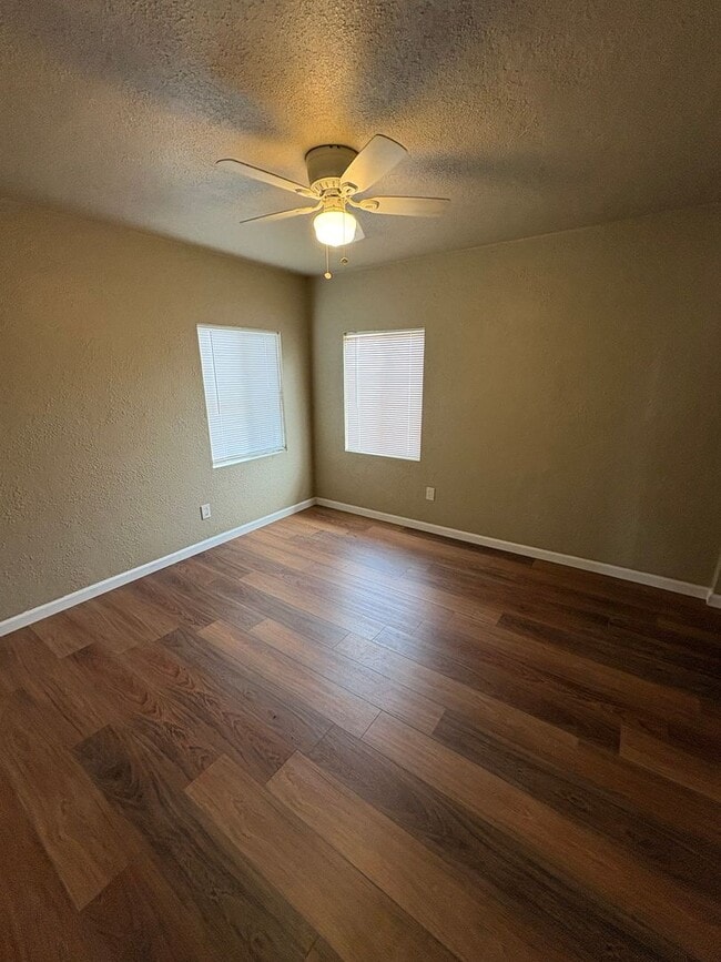 Building Photo - 4130