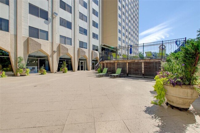Building Photo - 2479 Peachtree Rd NE