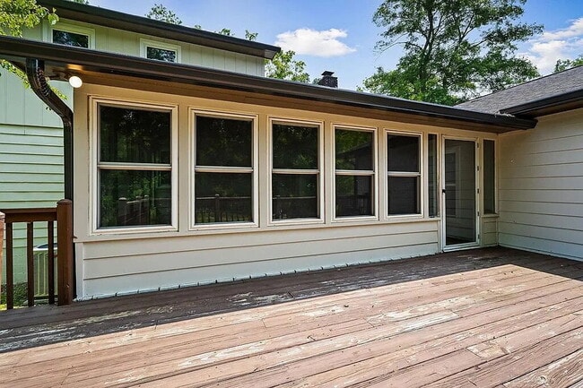 Building Photo - 1409 Robert Ln