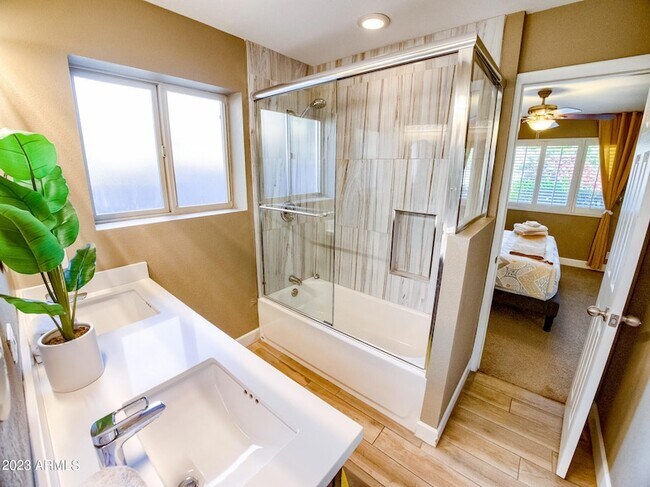 Building Photo - 2301 N 81st Pl