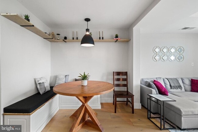 Building Photo - 919 12th St NE