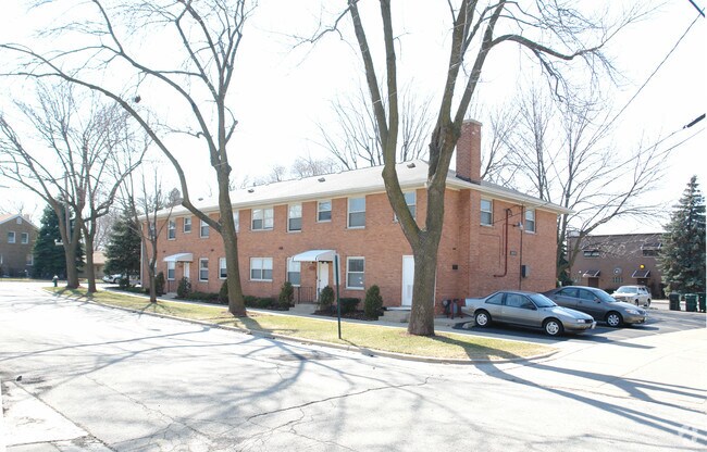 Primary Photo - 9830-9832 Grand Ave