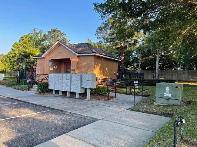 Building Photo - 6820 Misty View Dr