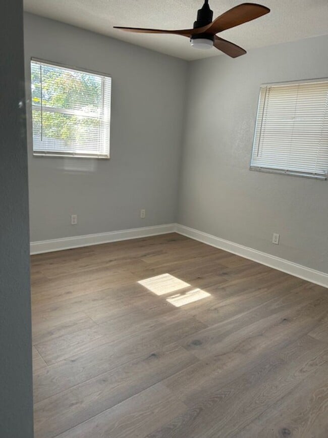 Building Photo - 5242 20th Ave N