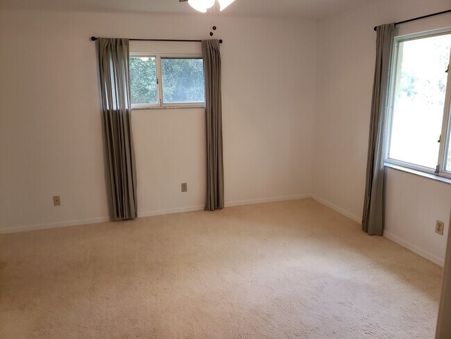 Building Photo - 2 bedroom, 2 bath in Woodmere Racquet Club