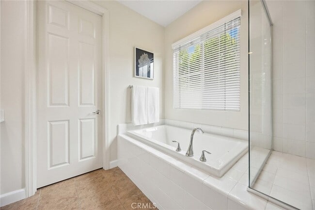 Building Photo - 210 Desert Bloom