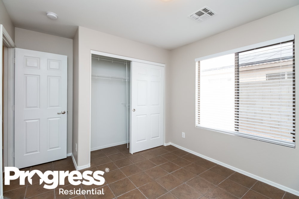 Building Photo - 328 S 89th St