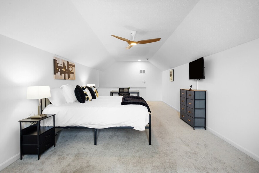 Building Photo - 13847 Catalina Dr