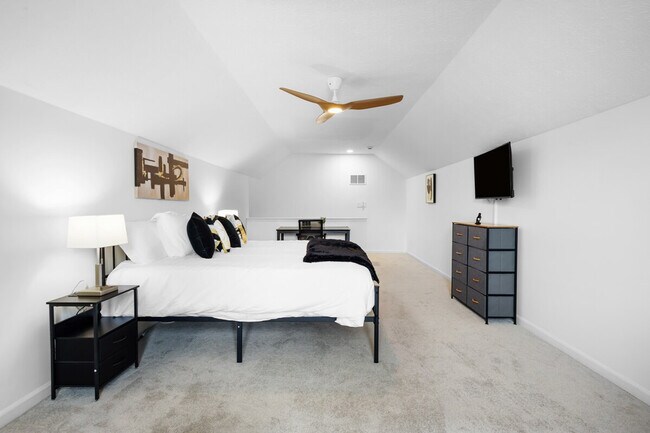 Building Photo - 13847 Catalina Dr