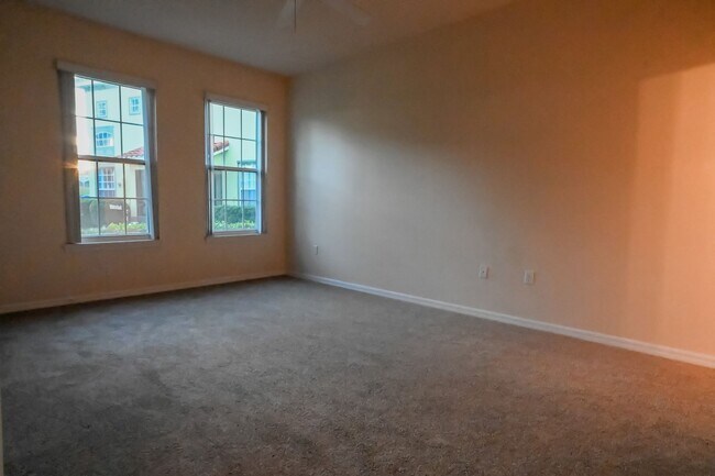 Building Photo - ~4/3~Monroe Circle~Woodwind Bay~Beautiful Town Home!