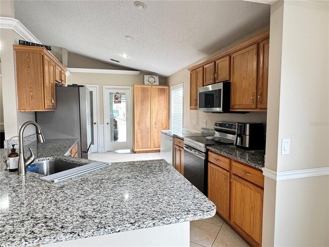 Building Photo - 220 Milford St