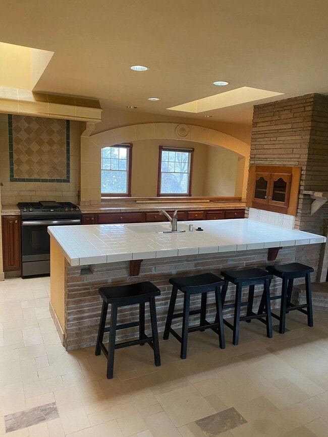 Building Photo - 2 bedroom , 3 bath Home on a Peaceful 25 acre parcel close to town