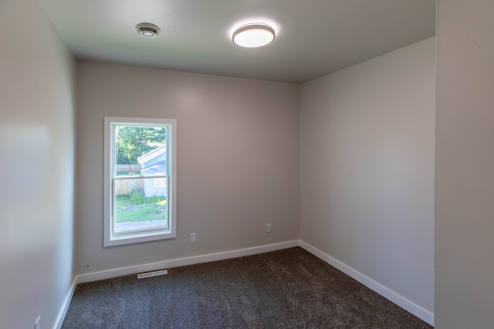 Building Photo - 13 Gilbert St