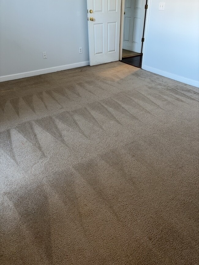 Building Photo - 3 Bedroom 2 Bathroom