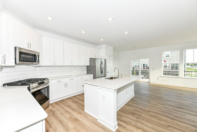 Building Photo - 9312 Clarendon Dr
