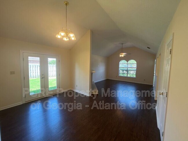 Building Photo - 127 Redford Dr