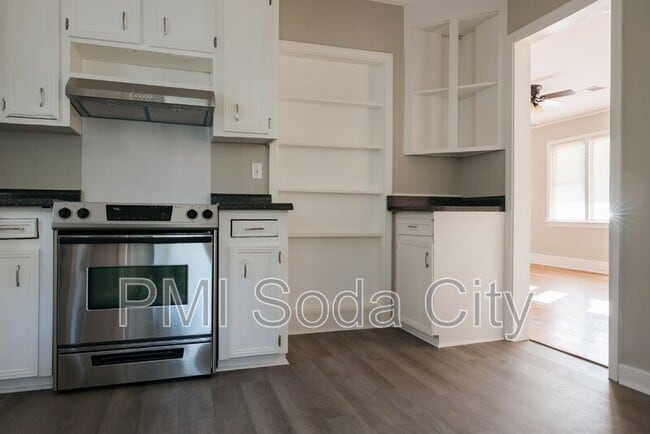 Building Photo - 5313 Randall Ave