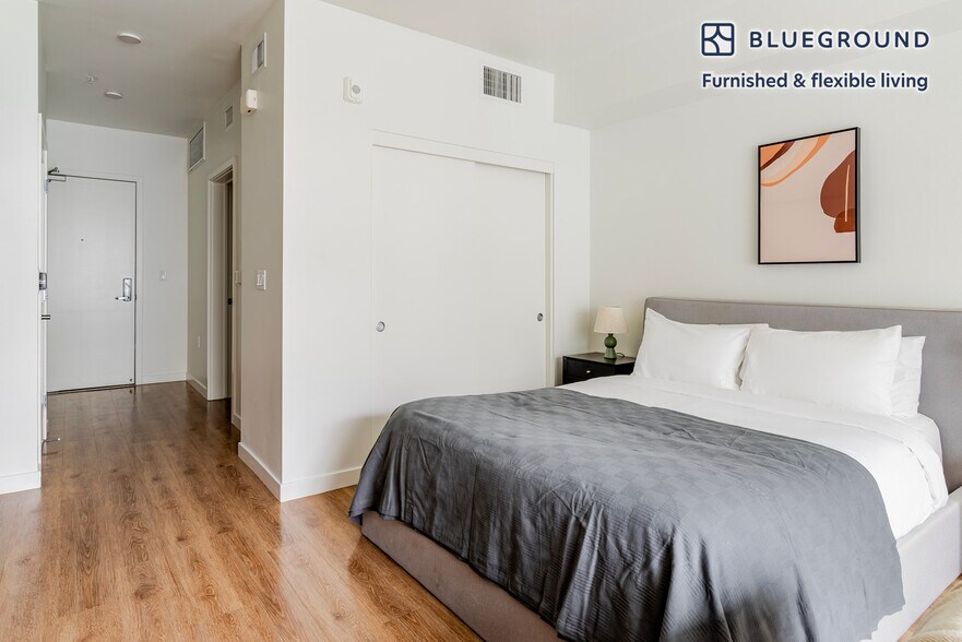 Building Photo - 238 13th St