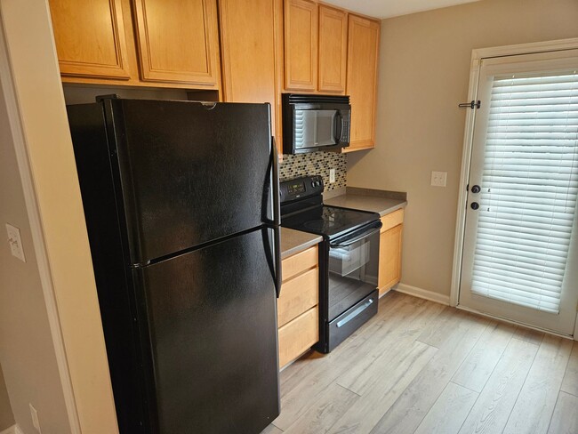 Building Photo - Fantastic Brier Creek 2br / 2.5ba Townhome! Avail Now!