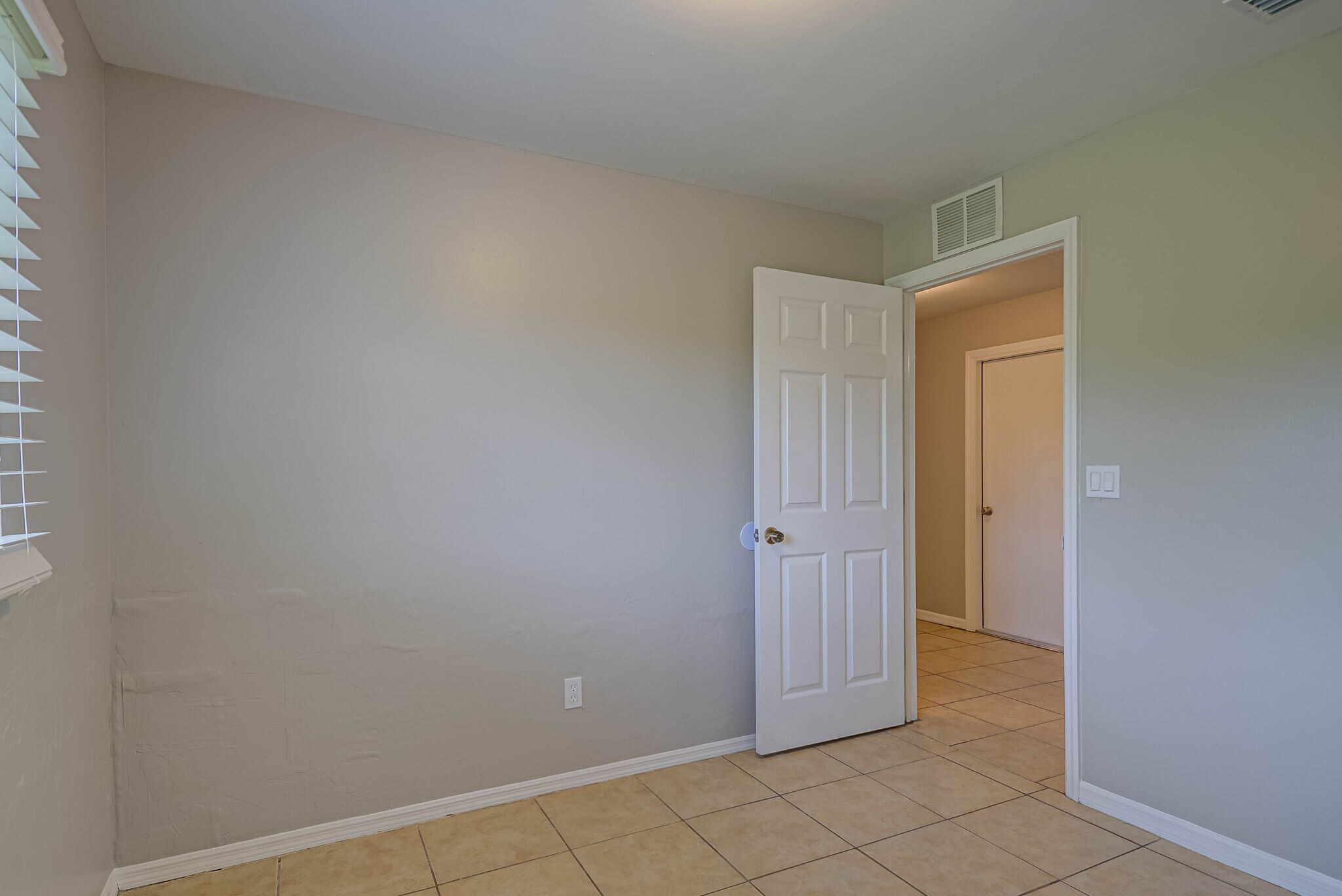 MIddle Bedroom - 704 Ichabod Ave S