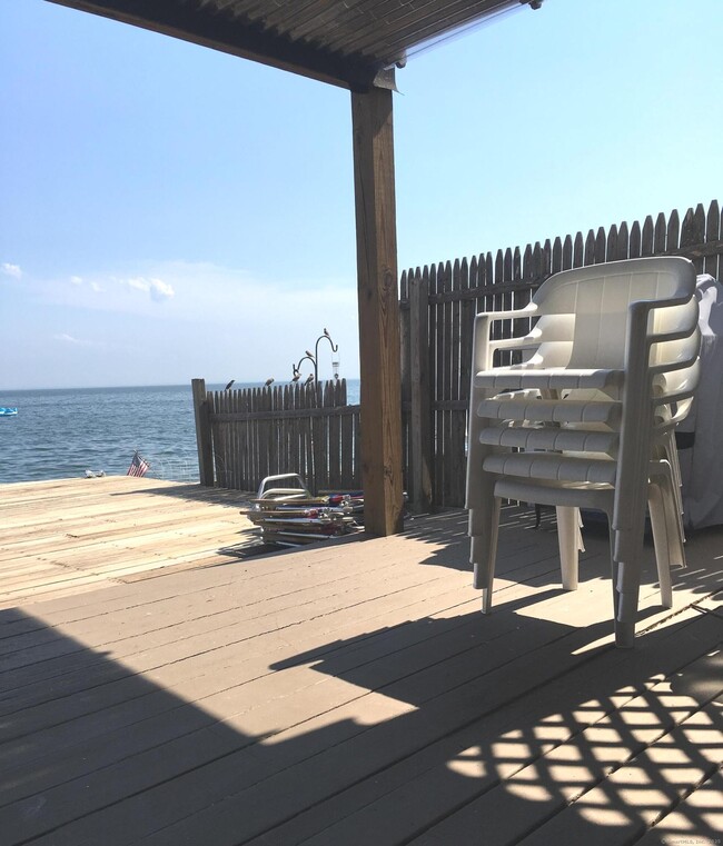 Building Photo - 989 Fairfield Beach Rd