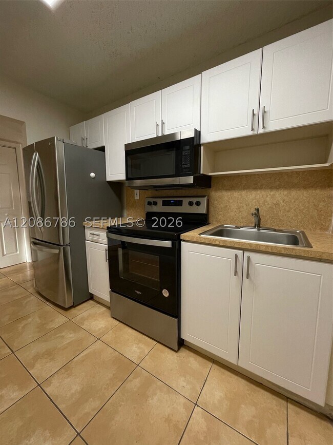 Building Photo - 6950 Miami Gardens Dr