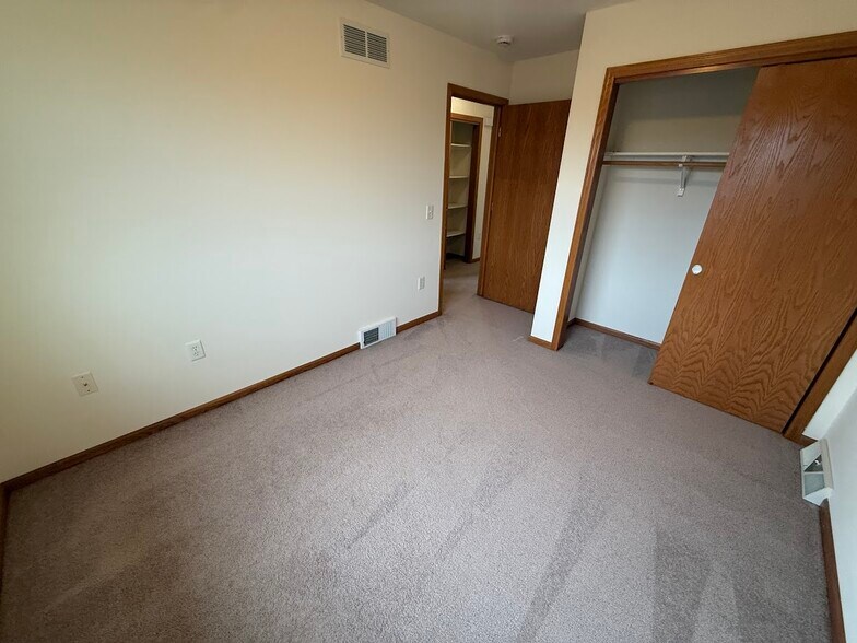 Building Photo - 1205 Temple Dr