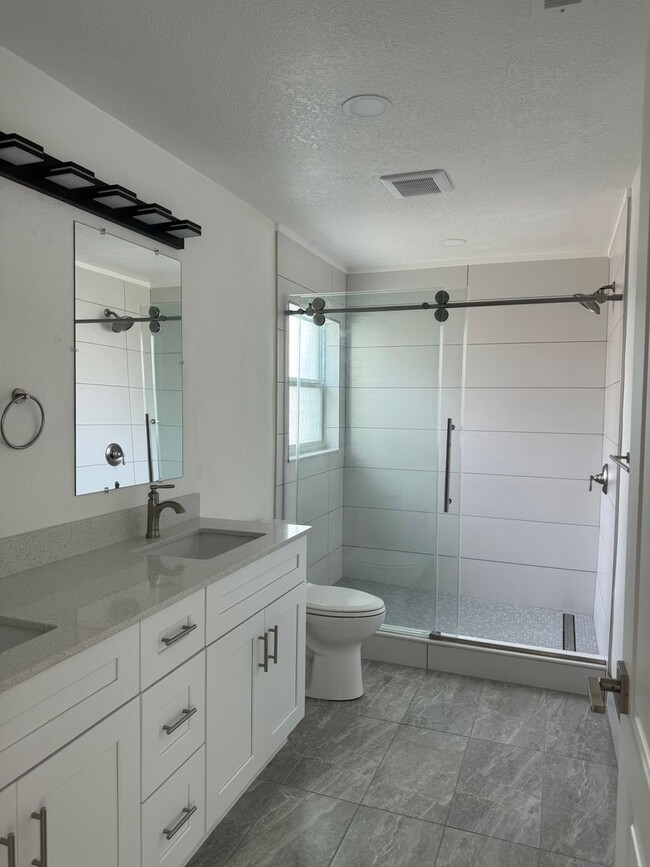 Building Photo - 4 Bedroom Pool Home for Rent
