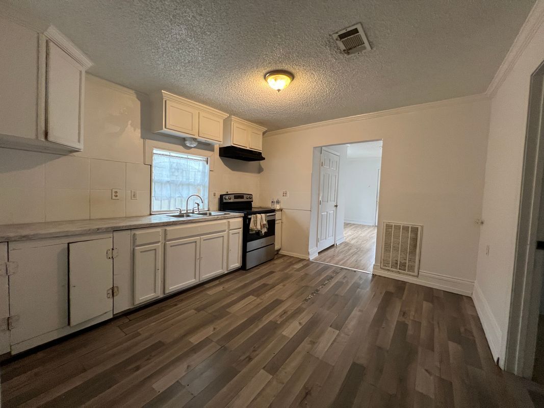 Building Photo - 4734 Wyandotte St