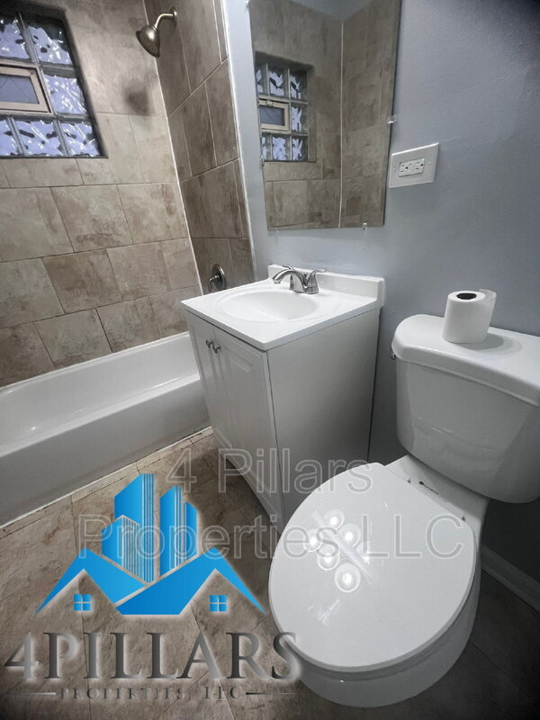 Building Photo - 403 Kenwood St