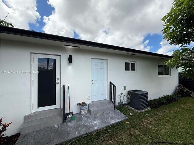Building Photo - 1243 NW 25th St