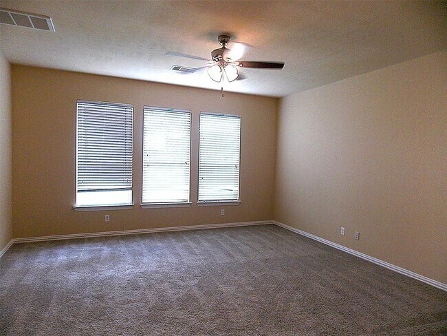 Building Photo - 6130 Carver Pines Dr