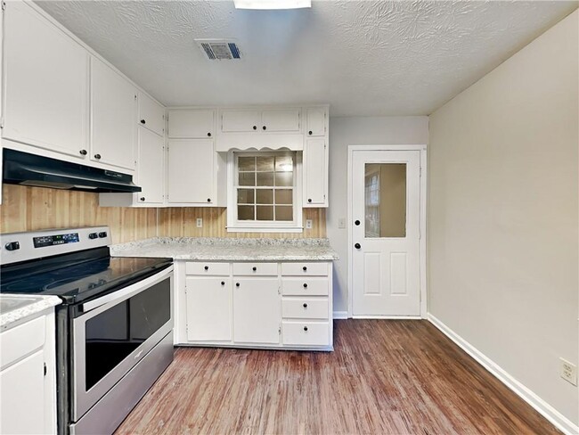 Building Photo - 452 Charleston Ln