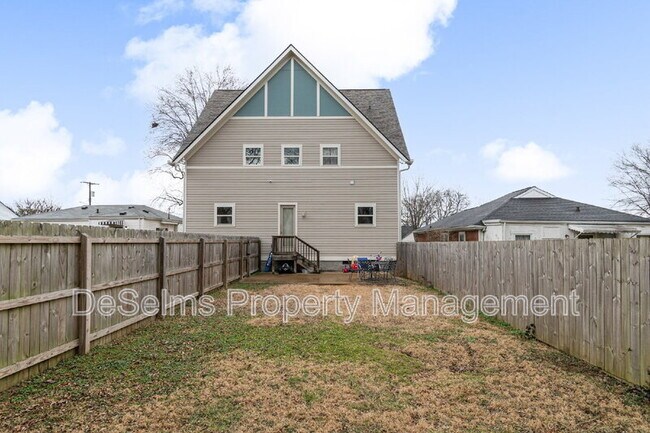 Building Photo - 980 Malquin Dr