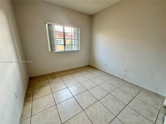 Building Photo - 7290 NW 114th Ave