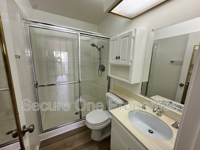 Building Photo - 10020 Larwin Ave