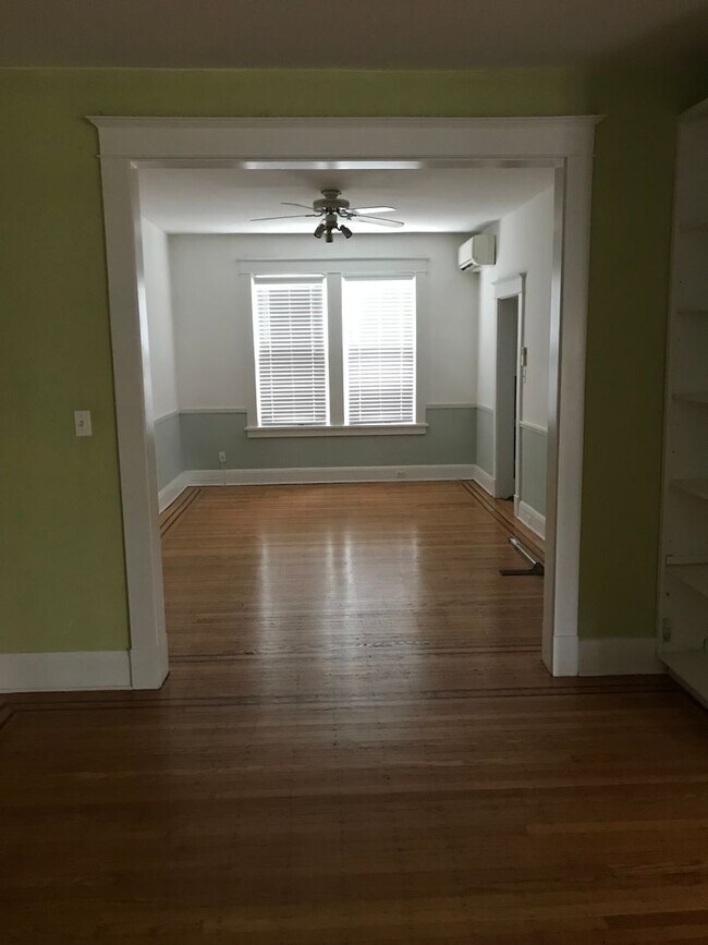 Building Photo - Remington 5BR Rowhome Available 6/1 | Steps to JHU | Finished Basement Bed/Bath | 2,300 Sq Ft