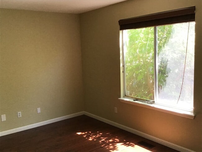 Building Photo - 7122 Edgewood Dr