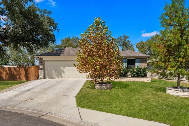 Building Photo - 829 Margay Lp